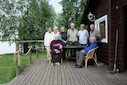 Tapaaminen Papinjärven majalla 10.6.2014. Ryhmäkuva
